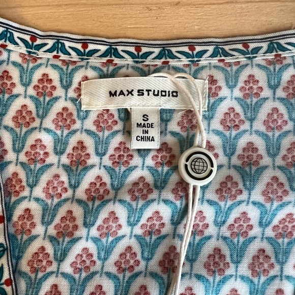 NWT Max Studio Vneck Top Size Small - Picture 5 of 7